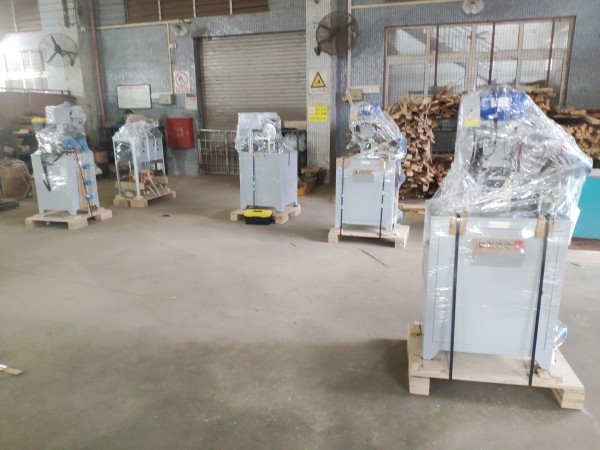 Las máquinas de nylon y cremallera de metal de Zhenyu se han enviado con frecuencia recientemente